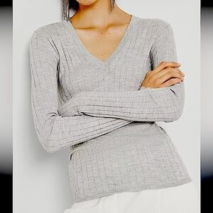 Margaret O'Leary Light Gray Ribbed V-Neck Blouse